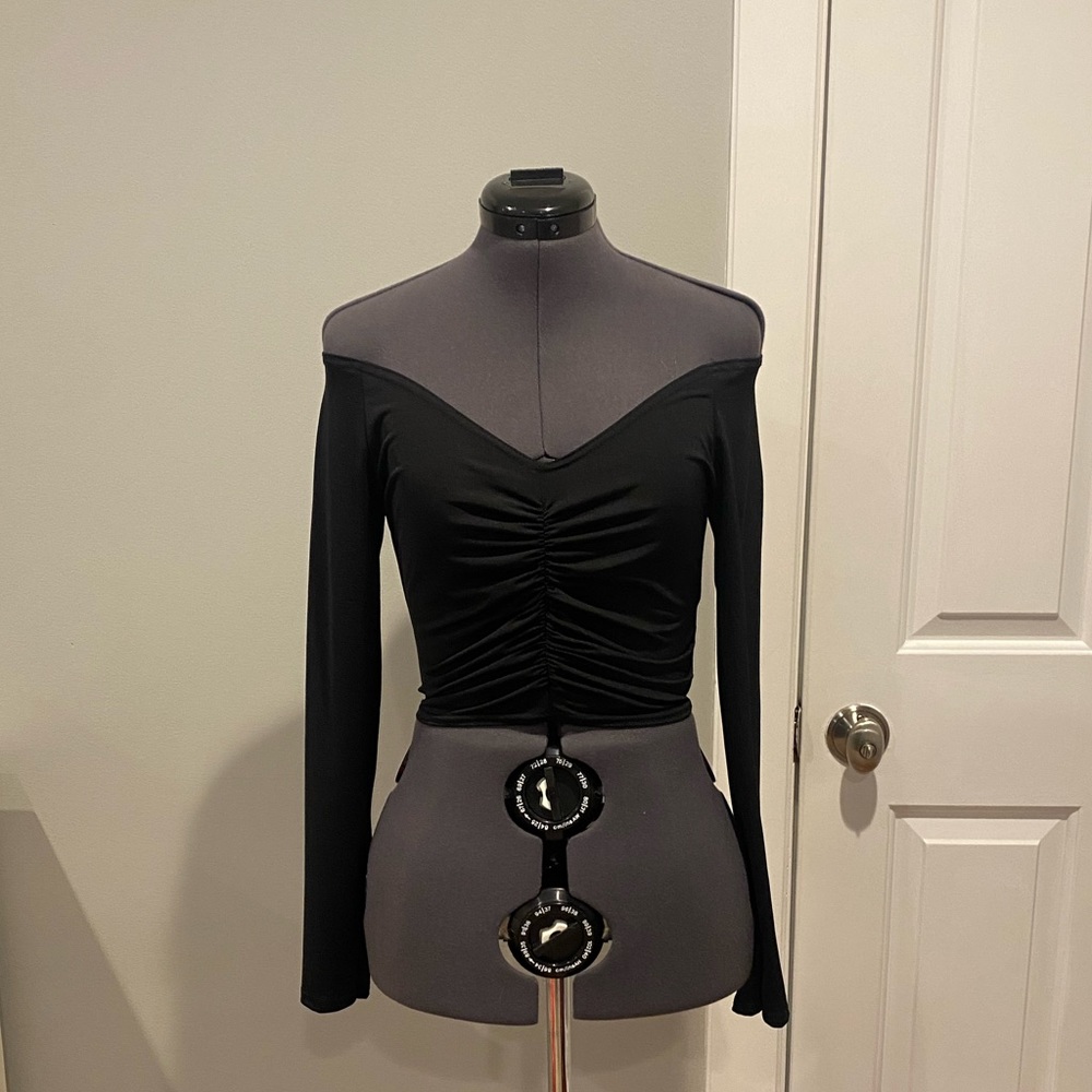 NWT!! Pretty Little Thing Black Off the Shoulder Long Sleeve Ruched Front Top